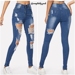 CLOSEOUT🔥High Waisted Distressed Jeans w/Back Rip